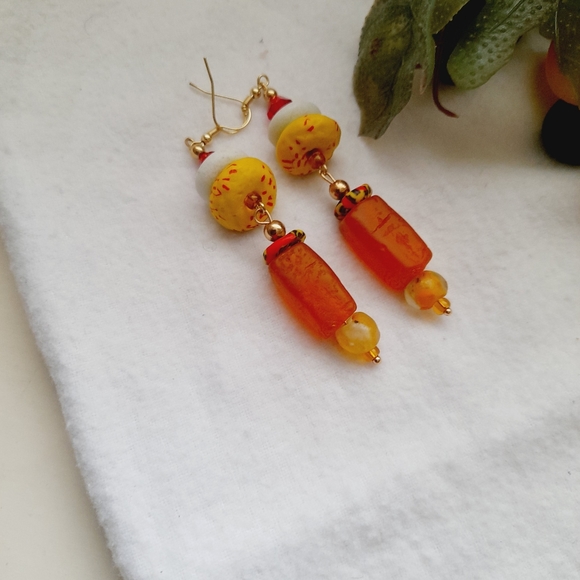 New handmade dangle earrings made from beautiful glass beads - Picture 2 of 4